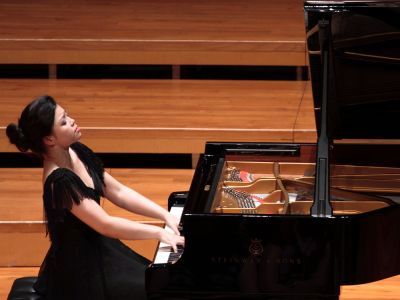 Sa Chen performing on the piano 