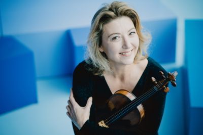 Candida Thompson holding violin